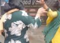 महिला ने अपने पति को कथित प्रेमिका के साथ पकड़ा, हुई हाथापाई