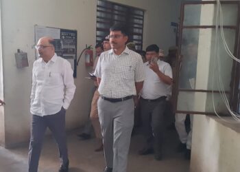 आगरा में 28 परीक्षा केंद्रों पर कड़ी सुरक्षा व्यवस्था के बीच हो रही पुलिस भर्ती परीक्षा