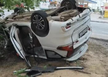 ग्वालियर हाई वे पर भीषण हादसा दो कारों की टक्कर में तीन की मौत, 11 घायल