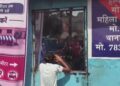 महिला परिचालक ने टेढ़ी बगिया चौकी पुलिस पर लगाए मारपीट के आरोप