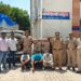 धान के भूसी के नीचे छिपी थी अवैध शराब पुलिस ने पकड़ी