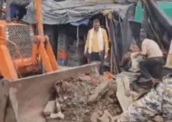 ताजगंज में अवैध सब्जी मंडी के खिलाफ बड़ा अभियान चला