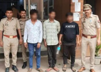 ऑटो में बैठाकर करते थे लूट, चाकू के दम पर छीनते थे नकदी-मोबाइल