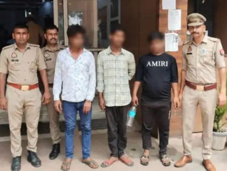 ऑटो में बैठाकर करते थे लूट, चाकू के दम पर छीनते थे नकदी-मोबाइल