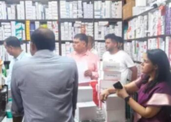 आगरा में नकली दवाओं के बड़े सिंडिकेट पर शिकंजा, 58 लाइसेंस रद्द, 14 थोक दवा कारोबारियों के खिलाफ मुकदमा दर्ज