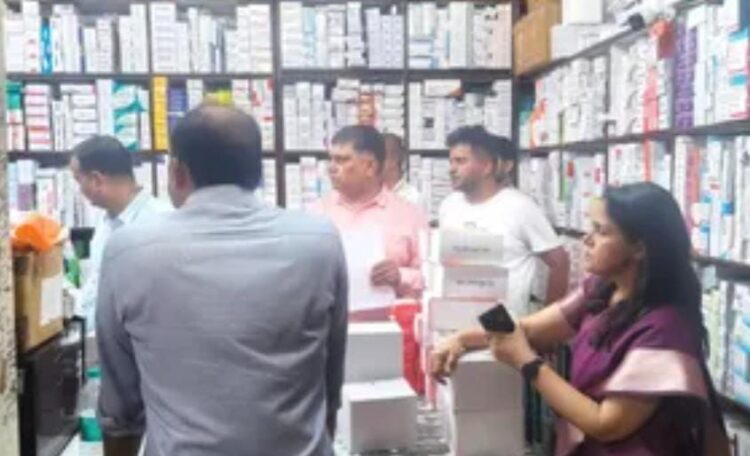 आगरा में नकली दवाओं के बड़े सिंडिकेट पर शिकंजा, 58 लाइसेंस रद्द, 14 थोक दवा कारोबारियों के खिलाफ मुकदमा दर्ज
