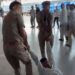 आगरा कैंट स्टेशन पर आरपीएफ ने डीएसएम को पीटा उसके बाद प्लेटफॉर्म पर घसीटा