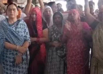 उप स्टेशन प्रबंधक के साथ RPF द्वारा की गई पिटाई के विरोध में कैंट स्टेशन पर 6 से 7 घंटे तक चला हंगामा