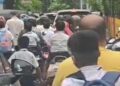 आगरा मे स्कूल वैन चालकों की हड़ताल से अभिभावक हुए परेशान