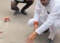 कमला नगर में यह सड़क है या पाताल लोक का रास्ता सपा नेता ने उठाया सवाल