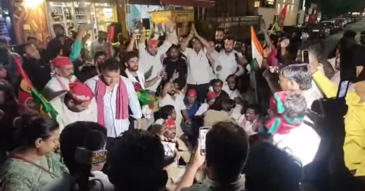 दिल्ली में सपा मुखिया अखिलेश यादव को हिरासत में लिए जाने पर आगरा में भड़के सपाई