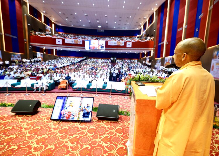 मुख्यमंत्री ने यूनिवर्सिटी में शिक्षक कैशलेस चिकित्सा योजना का शुभारंभ किया