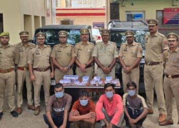 बिजलीघर चौराहे से लिफ्ट देकर गाड़ी में बैठाते और सुनसान जगह पर ले जाकर लूट लेते थे