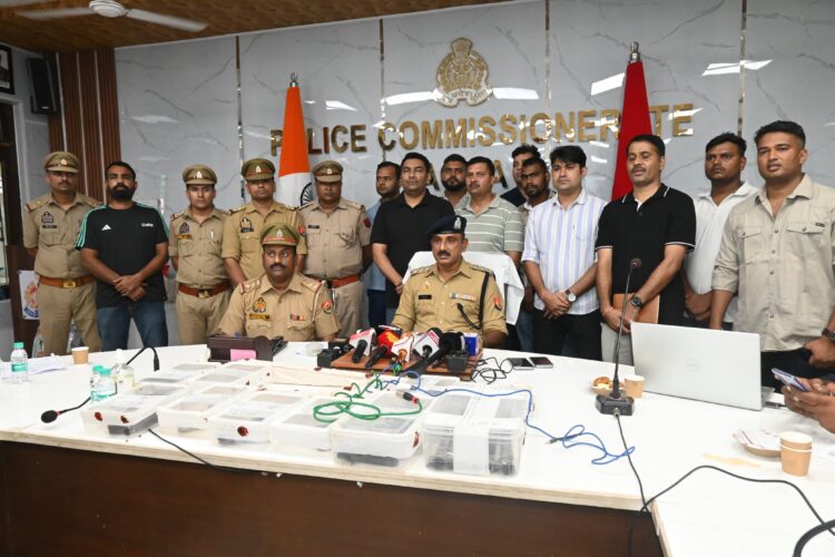 एत्मादपुर के जंगल में चल रही थी गन फैक्ट्री, पांच हथियार तस्कर किए गए गिरफ्तार