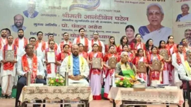 कुलाधिपति ने विश्वविद्यालय के दीक्षांत समारोह में शिक्षा के साथ संस्कार पर जोर दिया, जंतर मंतर आंदोलन छाया रहा भाषणों में