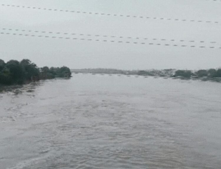 खतरे के निशान से थोड़ा नीचे है यमुना, 23 गांव में जारी किया गया अलर्ट