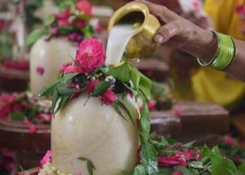 आगरा के शिवालय बम भोले, हर-हर महादेव और भोलेनाथ के जयकारों से गूंज रहे