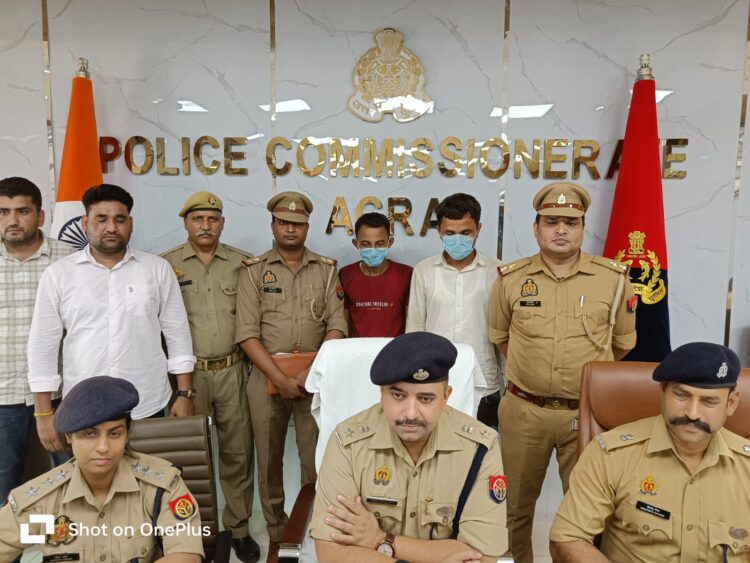 पुष्पा स्टाइल में 10 चक्का ट्रक में भूसे के नीचे छिपाकर ले जा रहे थे शराब