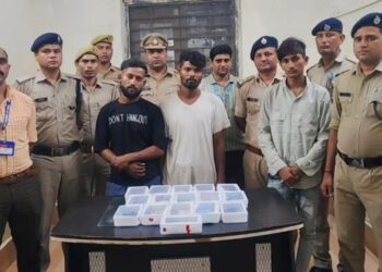 आरपीएफ और जीआरपी ने पकड़े ट्रेन के अंदर यात्रियों का सामान चुराने वाले चोर