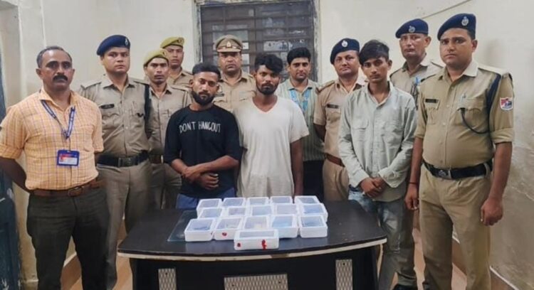 आरपीएफ और जीआरपी ने पकड़े ट्रेन के अंदर यात्रियों का सामान चुराने वाले चोर