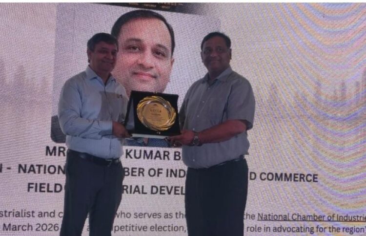 औद्योगिक विकास में योगदान के लिए चैम्बर अध्यक्ष मनोज बंसल समेत कई उद्यमी सम्मानित