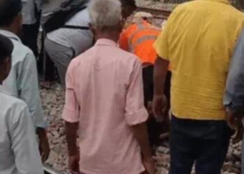 आगरा में रेलवे इंजीनियर के दोनों पैर ट्रेन से कटे, हुई मौत
