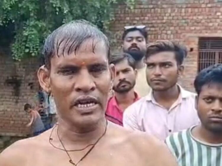 तालाब में डूबती बालिका को युवक ने छलांग लगाकर बचाया