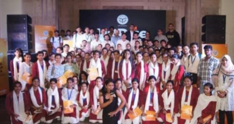 सेंट जॉन्स कॉलेज में UPRISE- 2026 में छात्र- छात्राओं ने व्यावसायिक विचार प्रस्तुत कर जीता दिल