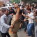 एत्मादपुर में यूजीसी के विरोध में हो रहे प्रदर्शन में इंस्पेक्टर के डंडे ने कराया बवाल