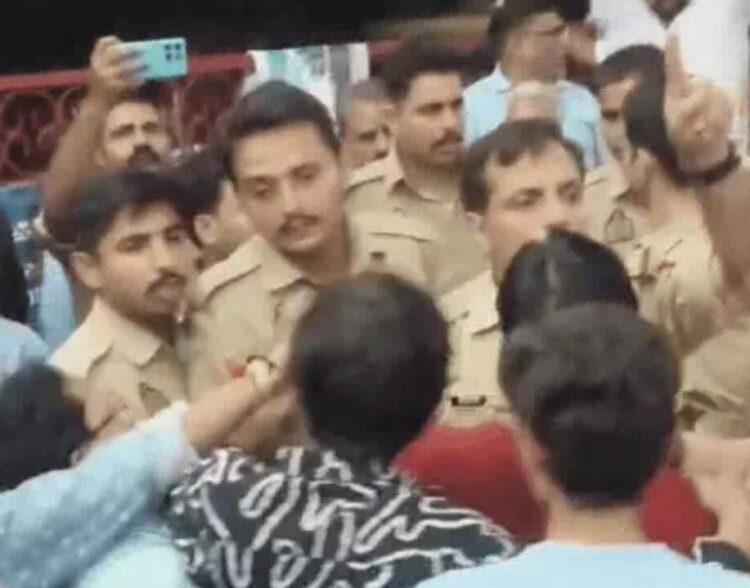 दरोगा ने वैश्य समाज को भला बुरा कहा