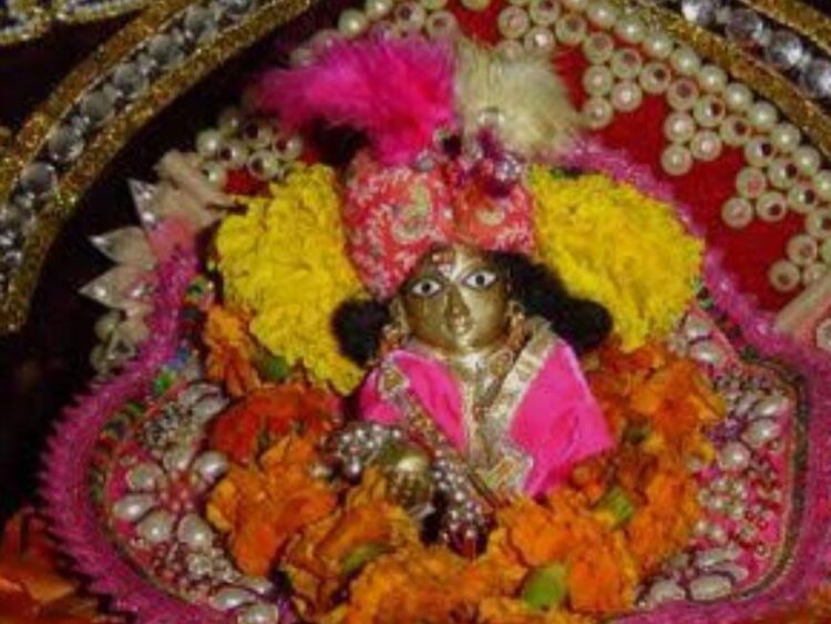 शहर के मंदिरों से लेकर घर-घर तक लड्डू गोपाल का जन्मोत्सव मन रहा