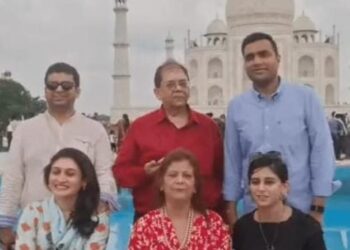 ताज के दीदार को पहुंचे करण अडानी, पत्नी परिधि ने जीता पर्यटकों का दिल