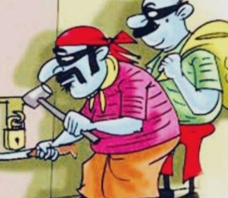 अछनेरा में चोरों ने दो सगे भाइयों के यहां से लाखों रुपए के सोने चांदी के आभूषण चोरी किए