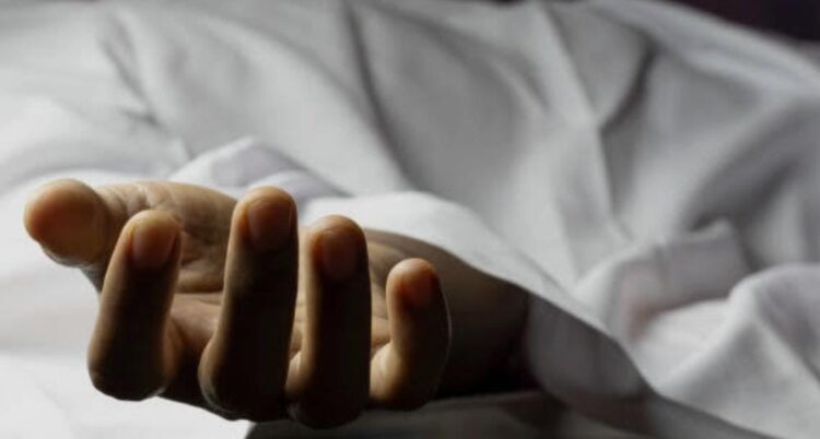सैंया में मेले में गई गायब हुई किशोरी का शव पेड़ पर फंदे पर लटका मिला