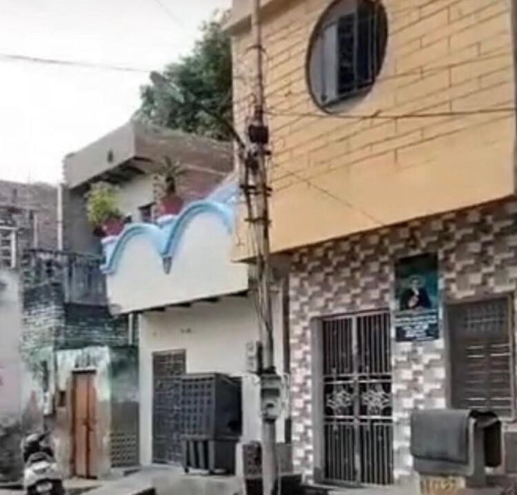 बापू नगर में दशकों से अपने घरों में रह रहे 200 से ज्यादा परिवारों को मकान खाली करने का नोटिस