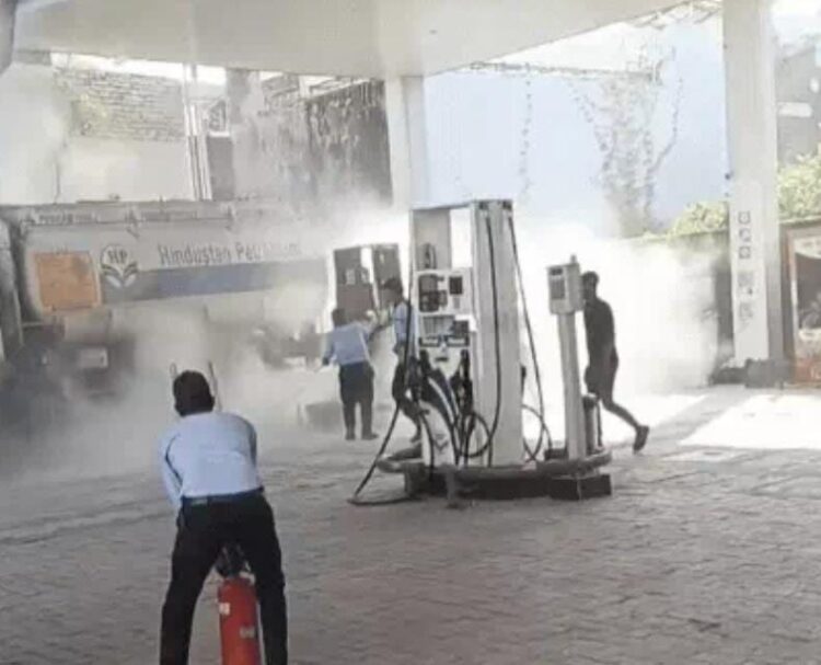 प्रतापपुरा पेट्रोल पंप पर लगी आग, कर्मचारियों की सूझबूझ से टला हादसा