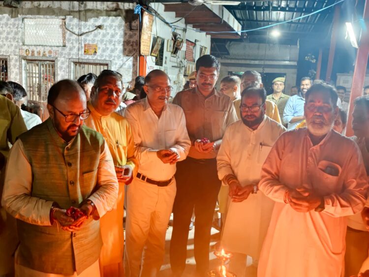 प्रधानमंत्री मोदी के जन्मदिन पर यमुना आरती स्थल पर जगमगाए 15 हजार दीप