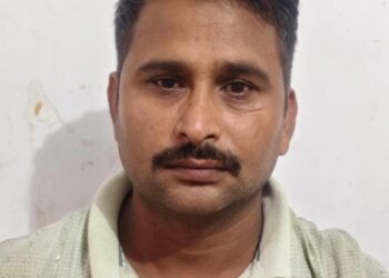 सरकारी विभागों में नौकरी लगवाने का झांसा देकर ठगी करने वाला एसटीएफ ने दबोचा
