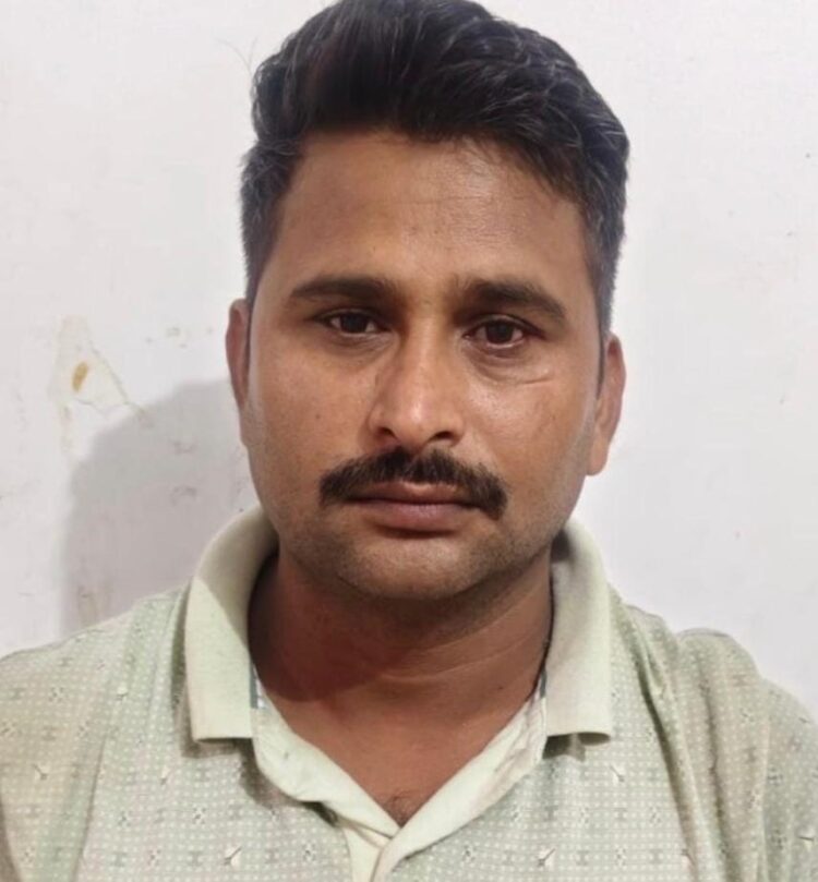 सरकारी विभागों में नौकरी लगवाने का झांसा देकर ठगी करने वाला एसटीएफ ने दबोचा