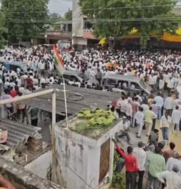 विधायक छोटेलाल वर्मा के अंतिम संस्कार में पहुंचे हजारों लोग, हर आंख हुई नम