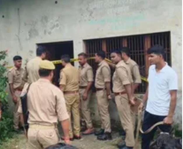 अछनेरा में करोड़पति साधु के सिर में ईंट मारकर की हत्या, कमरे में मिला शव
