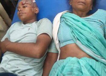 घर के बरामदे की छत गिरी, 14 लोग मलबे में दबे