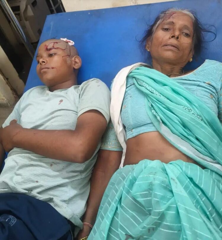 घर के बरामदे की छत गिरी, 14 लोग मलबे में दबे