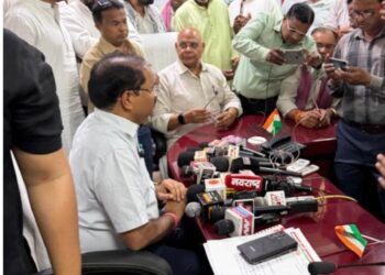जनता से जुड़ी समस्याओं को लेकर सपा ने नगर आयुक्त को घेरा