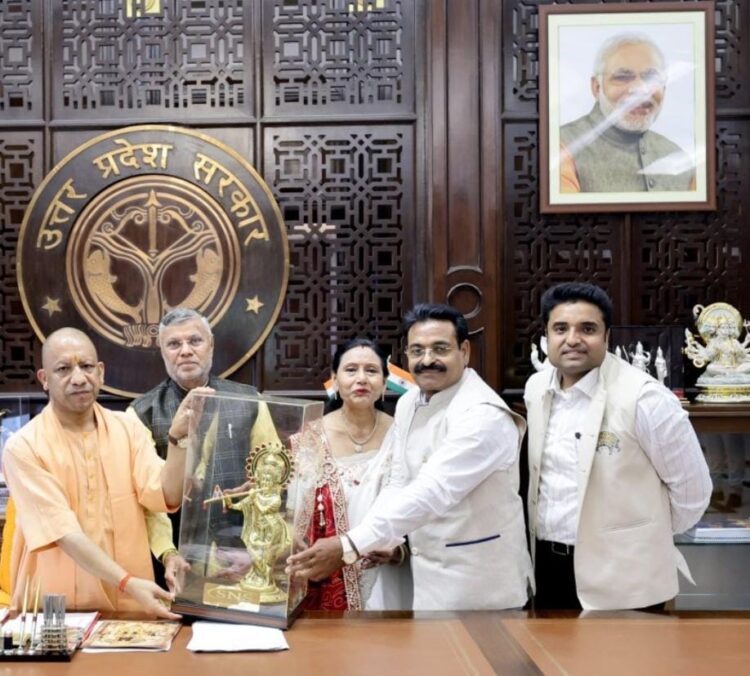 राम बारात में आ सकते हैं मुख्यमंत्री योगी आदित्यनाथ, दशरथ और कौशल्या पहुंचे निमंत्रण देने के लिए
