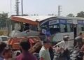 आगरा-दिल्ली हाईवे पर रोडवेज बस और पानी के टैंकर की भिड़ंत