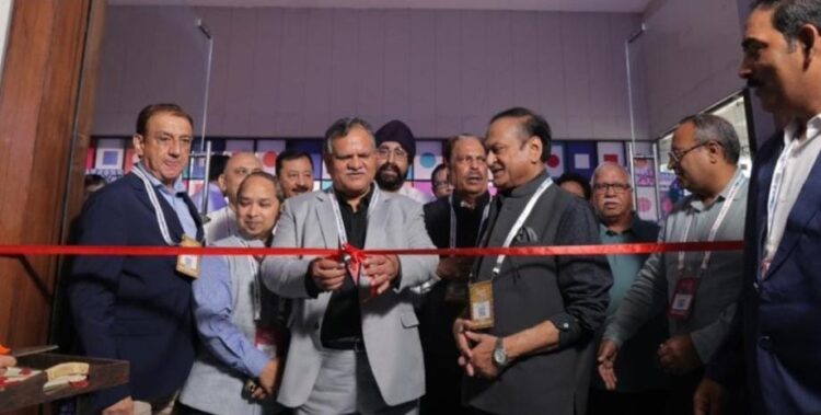 आगरा का लेदर और फुटवियर उद्योग उत्तर प्रदेश की अर्थव्यवस्था, निर्यात और रोजगार में महत्वपूर्ण भूमिका निभाता है