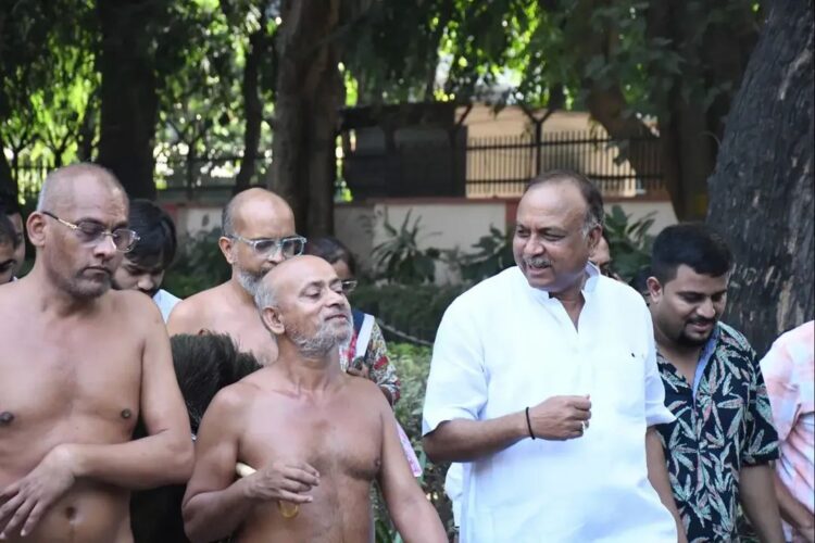 सांसद नवीन जैन के आवास पर संतों का मंगल सान्निध्य, सात मुनिराजों ने किया वातावरण धर्ममय