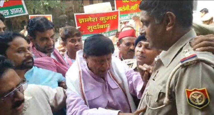 मुख्य चुनाव आयुक्त ज्ञानेश कुमार के इस्तीफे की मांग को लेकर प्रदर्शन करने जा रहे राज्यसभा सांसद सुमन को किया हाउस अरेस्ट