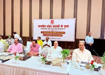 उत्तर मध्य रेलवे की बैठक में राज्यसभा सांसद नवीन जैन ने आगरा की रेल सुविधाओं का मुद्दा उठाया